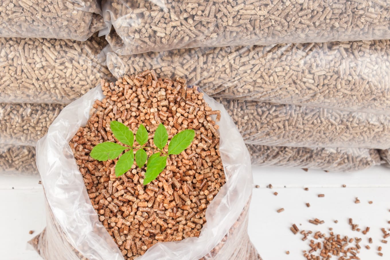 Pellet opałowy w praktyce – jak przechowywać i efektywnie używać w sezonie grzewczym